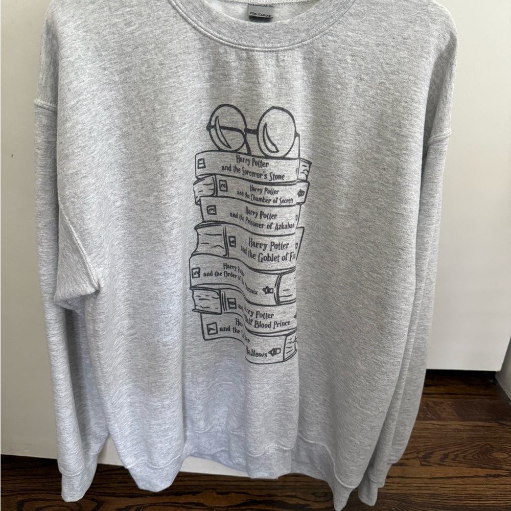 Gildan Gray Graphic Sweatshirt